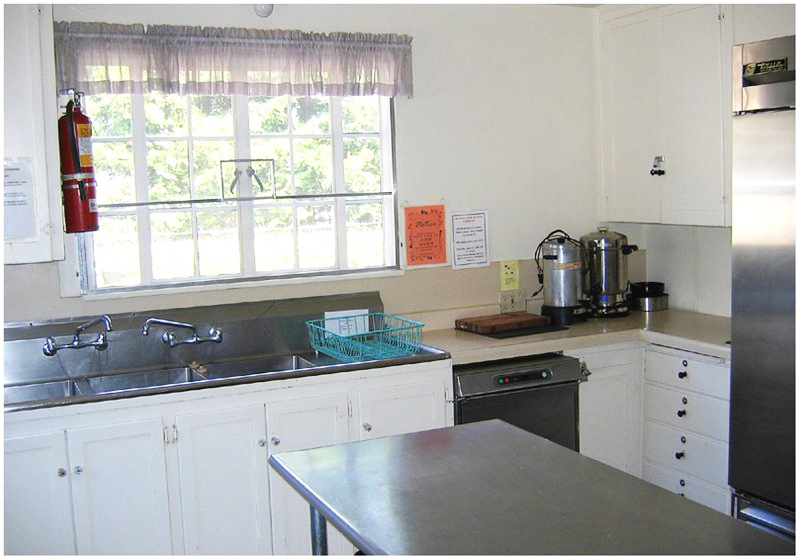 Kitchen sink & prep area